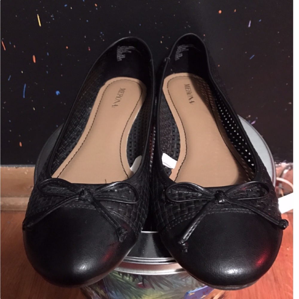 Black flats with little bows